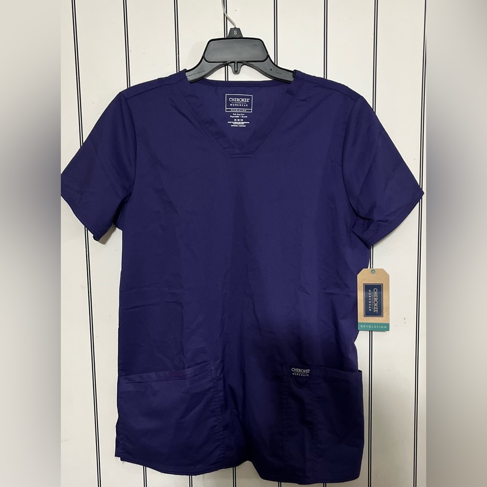 Scrub top by Cherokee Revolutions NWT size med in purple